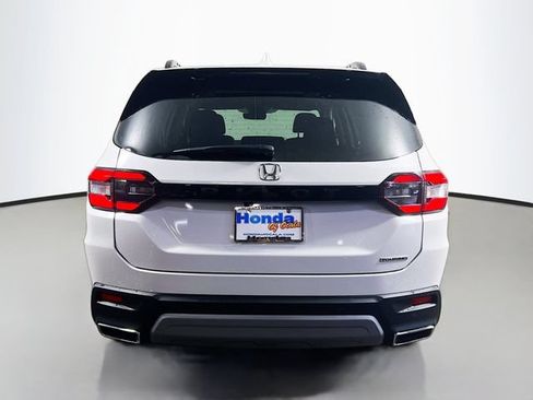 Certified 2025 Honda Pilot Touring image 19