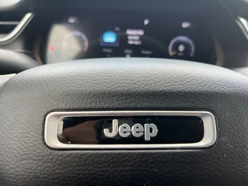 Used 2022 Jeep Grand Cherokee L Laredo AWD/4WD image 30