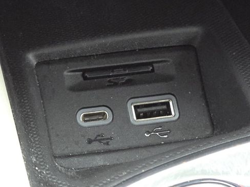 Used 2024 Buick Enclave Avenir image 11