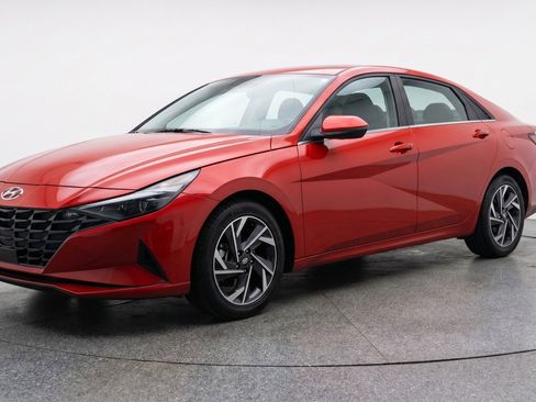 Used 2025 Hyundai Elantra Limited image 3