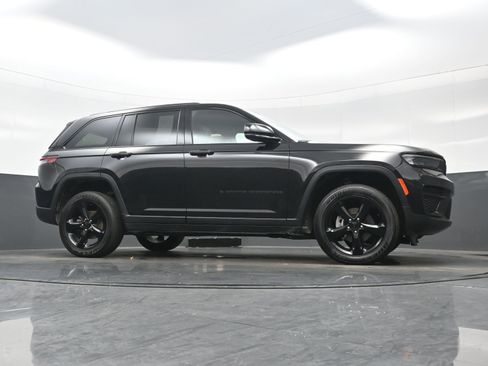 Used 2024 Jeep Grand Cherokee Altitude image 31