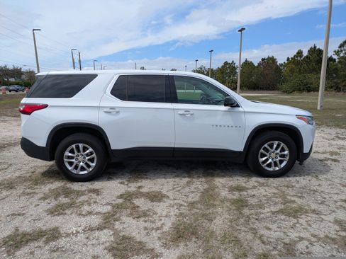 Used 2020 Chevrolet Traverse LS image 3