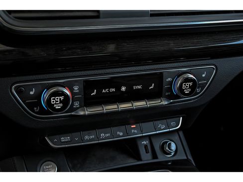 Used 2019 Audi Q5 Prestige w/ Prestige Package AWD/4WD image 21