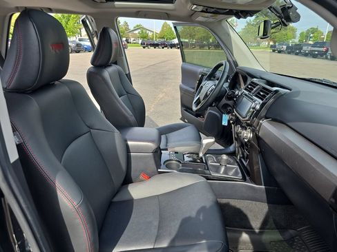 Used 2019 Toyota 4Runner TRD Off-Road Premium AWD/4WD image 13