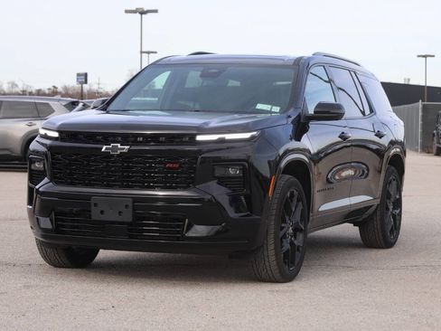 Used 2025 Chevrolet Traverse RS image 6