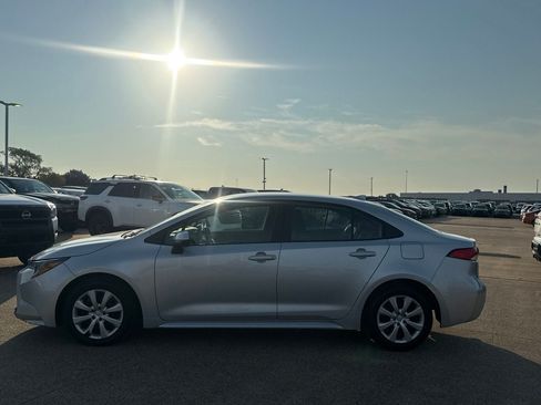 Used 2025 Toyota Corolla LE FWD image 12