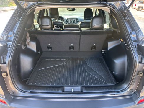 Used 2022 Jeep Cherokee Trailhawk w/ Premium Leather Package image 7