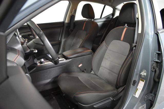 Certified 2024 Nissan Sentra SR FWD image 9