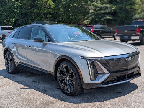 Used 2024 Cadillac Lyriq Sport w/ LPO, Floor Liner Package AWD/4WD image 11