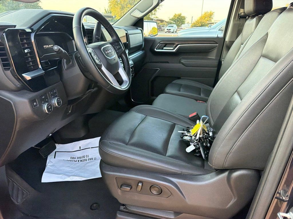 Used 2025 GMC Sierra 1500 SLT AWD/4WD image 8