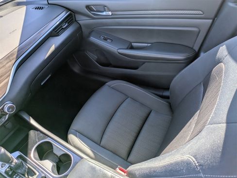 Used 2024 Nissan Altima 2.5 SV image 16