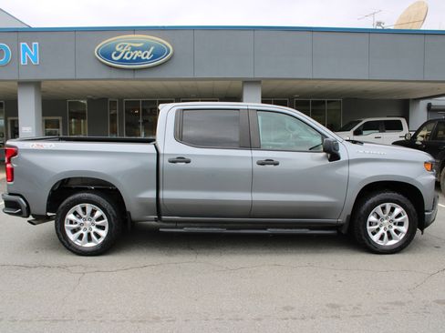 Used 2020 Chevrolet Silverado 1500 Custom w/ Custom Convenience Package image 2