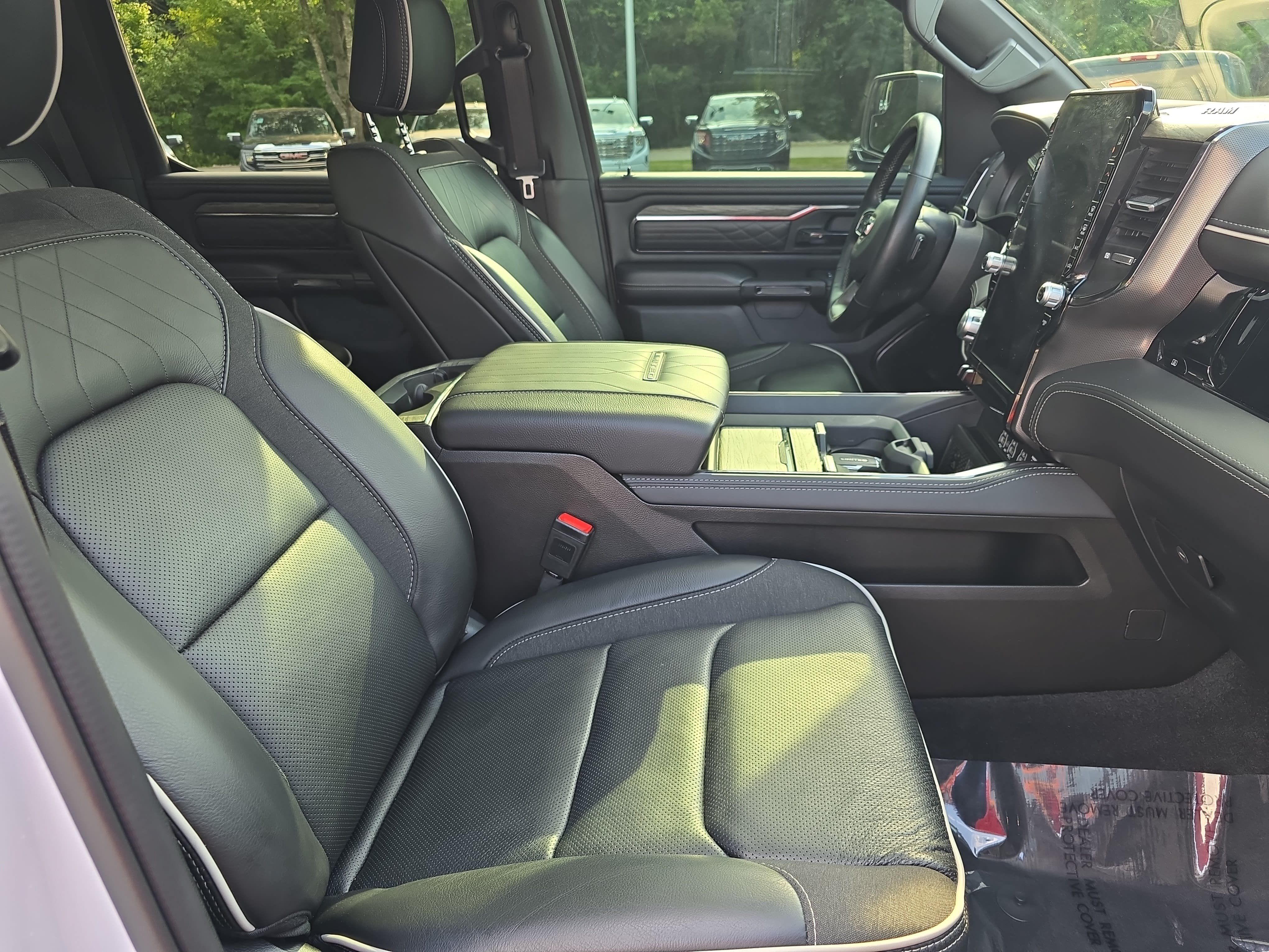 Used 2025 RAM 1500 Limited AWD/4WD image 10