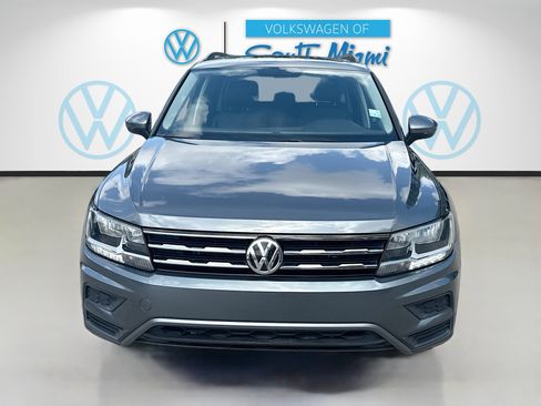 Used 2021 Volkswagen Tiguan SE w/ Panoramic Sunroof Package FWD image 2