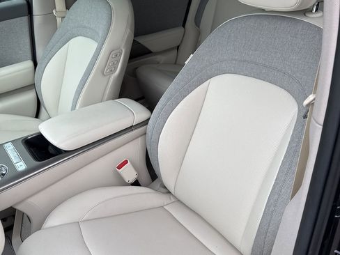 Used 2024 Genesis GV60 RWD image 36