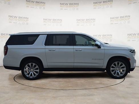 Used 2021 Chevrolet Suburban Premier w/ Premium Package AWD/4WD image 6