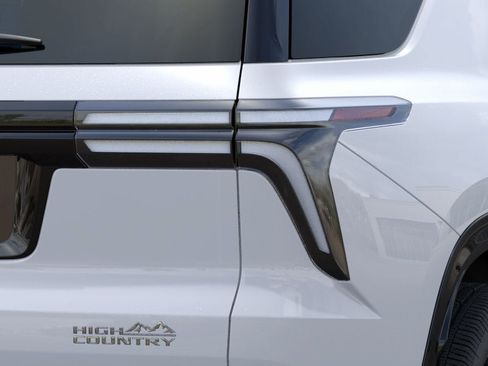 New 2026 Chevrolet Traverse High Country w/ LPO, Floor Liner Package AWD/4WD image 11
