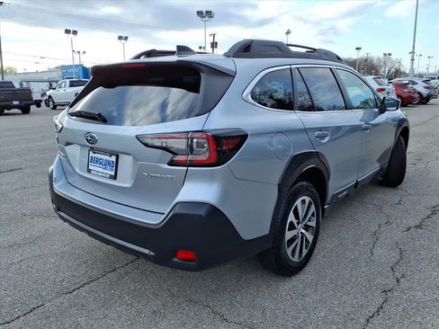 Used 2023 Subaru Outback Premium AWD/4WD image 3