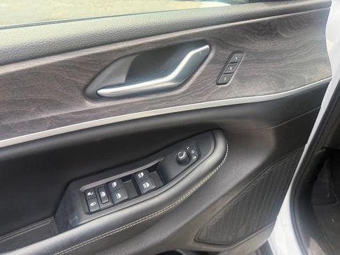 Used 2023 Jeep Grand Cherokee L Limited AWD/4WD image 11