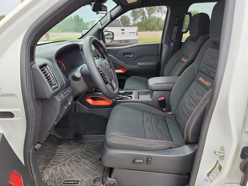 Used 2023 Nissan Frontier PRO-4X w/ Technology Package image 11