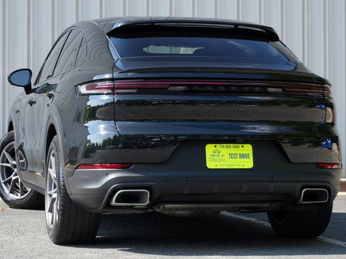 Used 2024 Porsche Cayenne Coupe AWD/4WD image 6