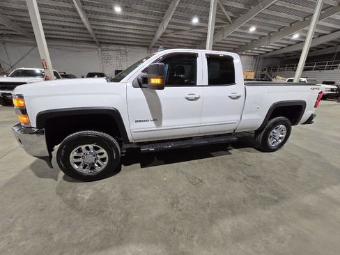 Used 2015 Chevrolet Silverado 2500 LT w/ LT Convenience Package AWD/4WD image 4