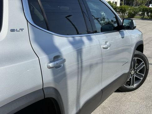 Used 2020 GMC Acadia SLT w/ Driver Alert Package II FWD image 8