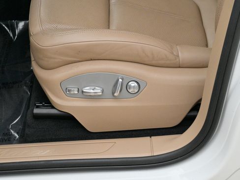 Used 2020 Porsche Macan image 18