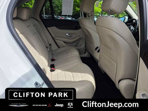 Used 2022 Mercedes-Benz GLC 300 4MATIC image 18