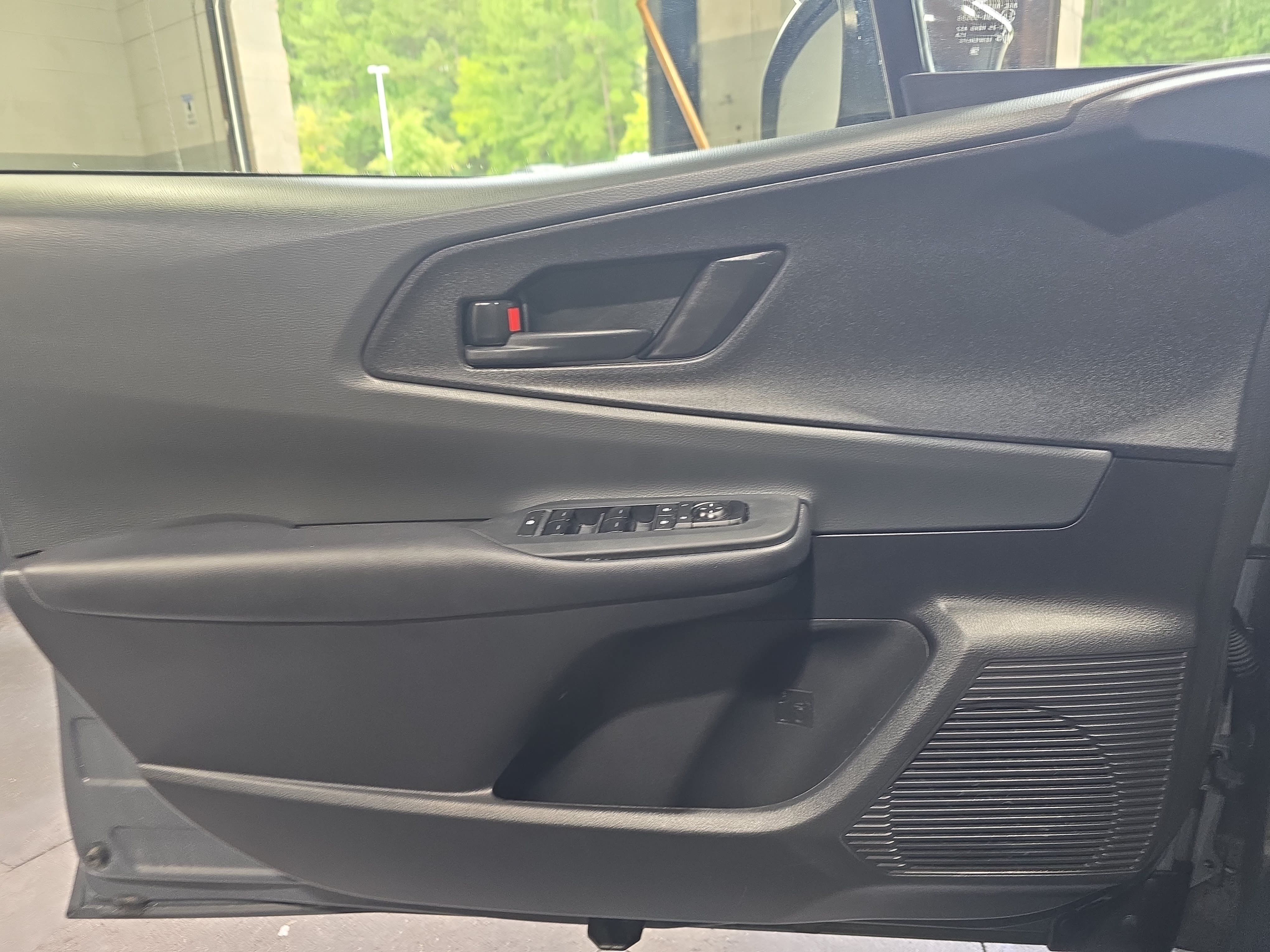 Used 2025 Toyota Prius LE FWD image 26