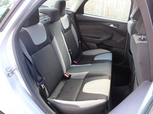 Used 2014 Ford Focus SE w/ SE Sport Package FWD image 32