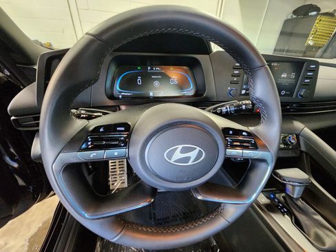 Certified 2025 Hyundai Elantra Sport image 11