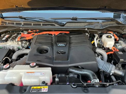 Used 2024 Toyota Tundra Limited w/ Power Package AWD/4WD image 15