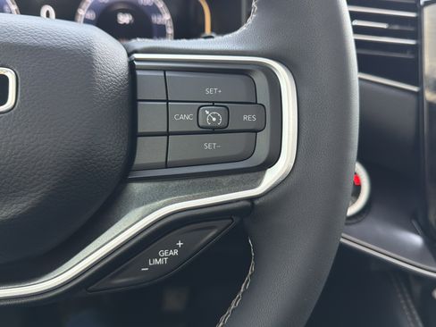 Used 2024 Jeep Wagoneer 4WD w/ Premium Group I image 14