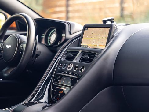 Used 2018 Aston Martin DB11 Coupe image 79