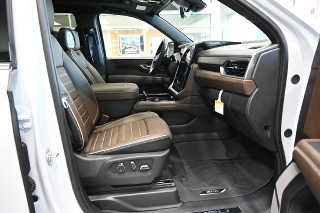 New 2026 GMC Yukon XL Denali Ultimate w/ LPO, Floor Liner Package AWD/4WD image 13