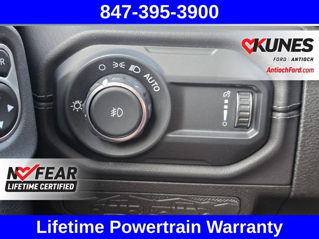 Used 2025 Jeep Wrangler Unlimited Sahara AWD/4WD image 42
