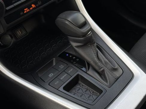 Certified 2025 Toyota RAV4 LE FWD image 22