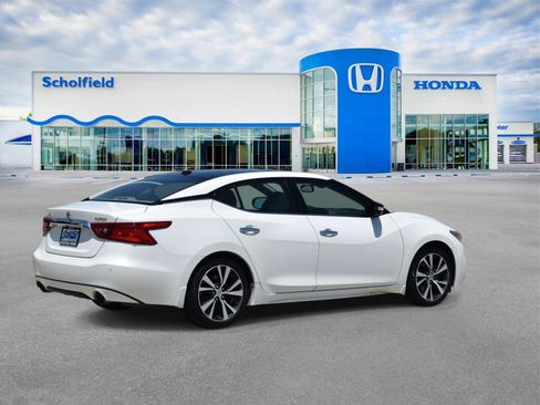 Used 2017 Nissan Maxima Platinum w/ Interior Lighting Package FWD image 3