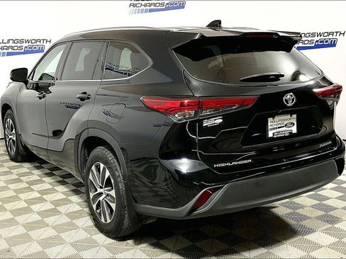 Used 2021 Toyota Highlander XLE image 8