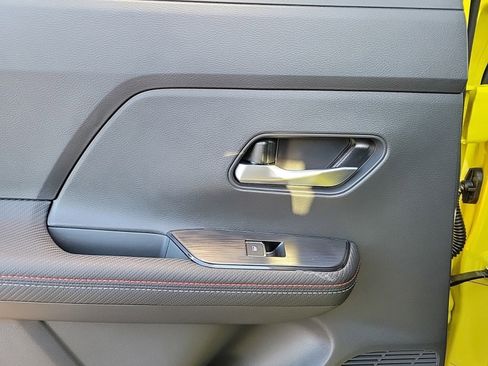 Used 2025 Nissan Kicks SR image 12