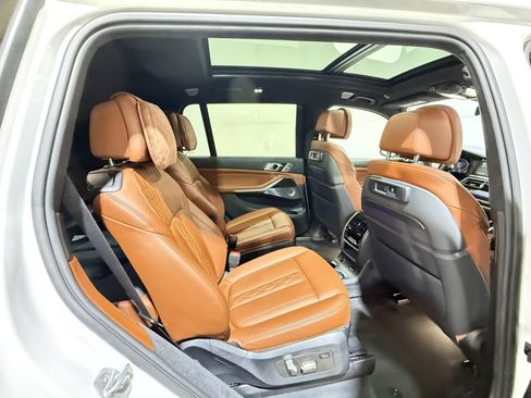 Used 2021 BMW X7 M50i w/ Dynamic Handling Package image 17