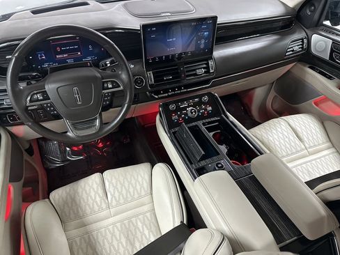 Used 2023 Lincoln Navigator Black Label image 12