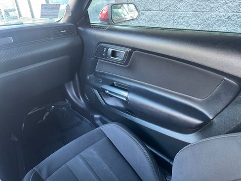 Used 2019 Ford Mustang Convertible RWD image 18