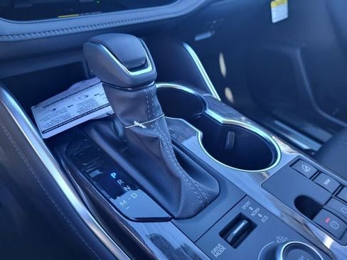 New 2026 Toyota Highlander Platinum image 24