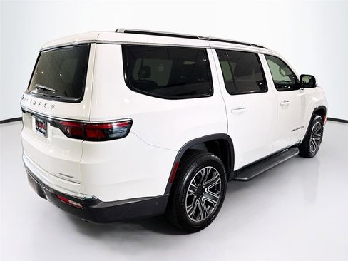 Used 2022 Jeep Wagoneer Series III w/ Convenience Group I AWD/4WD image 40