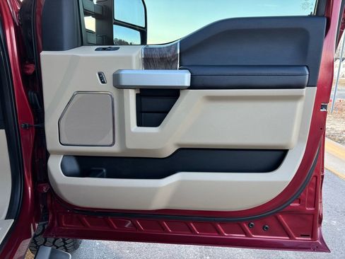 Used 2019 Ford F250 Lariat w/ Lariat Ultimate Package image 33