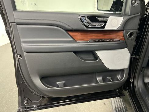 Used 2023 Lincoln Navigator Reserve image 23