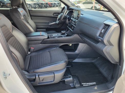 Used 2025 Nissan Pathfinder Rock Creek AWD/4WD image 11