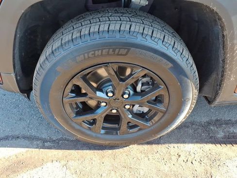 New 2025 Jeep Grand Cherokee L Altitude image 9